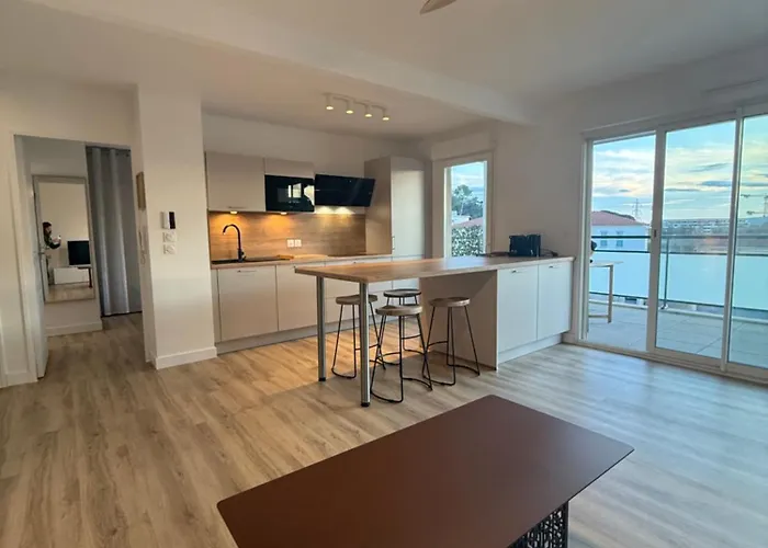 Appartement Lumineux Avec Terrasse Et Vue - Fréjus