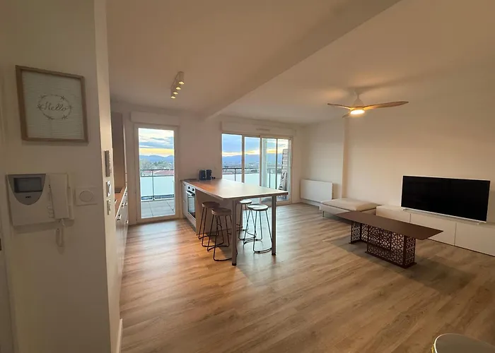 Appartement Lumineux Avec Terrasse Et Vue - Fréjus