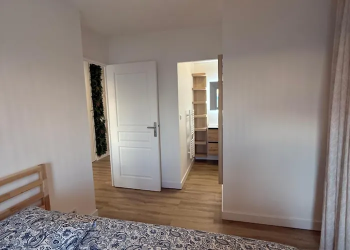 Appartement Lumineux Avec Terrasse Et Vue - *