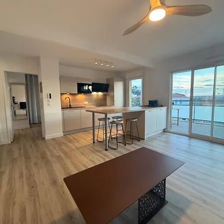Appartement Lumineux Avec Terrasse Et Vue - Fréjus
