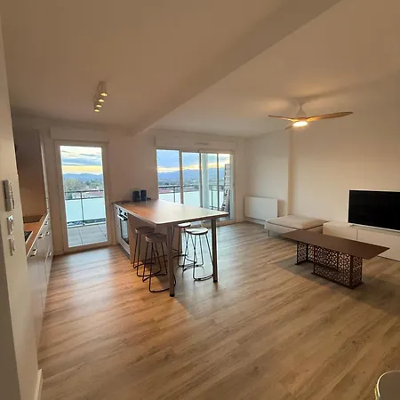 Lumineux Avec Terrasse Et Vue -