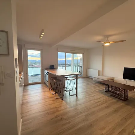 Appartement Lumineux Avec Terrasse Et Vue - Fréjus