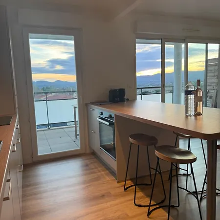 Lumineux Avec Terrasse Et Vue - Appartement *