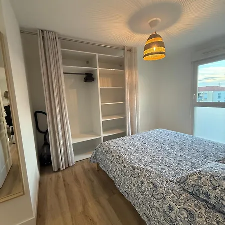 Appartement Lumineux Avec Terrasse Et Vue - Fréjus