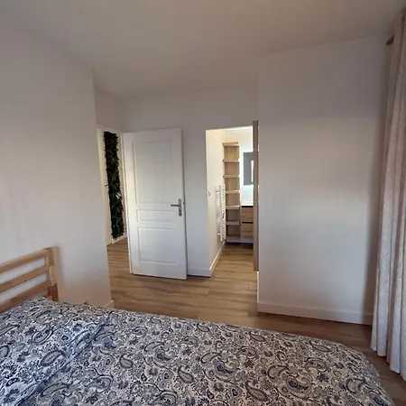 Appartement Lumineux Avec Terrasse Et Vue - *